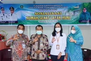 Wakil Ketua I Hj Akna Juita hadiri kegiatan Sosialisasi Rumah Sehat Layak Huni (foto/zul)